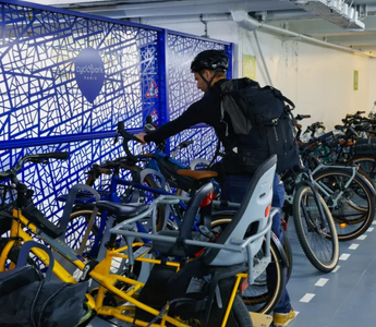 Comment garer son vélo électrique dans Paris ? Le guide complet