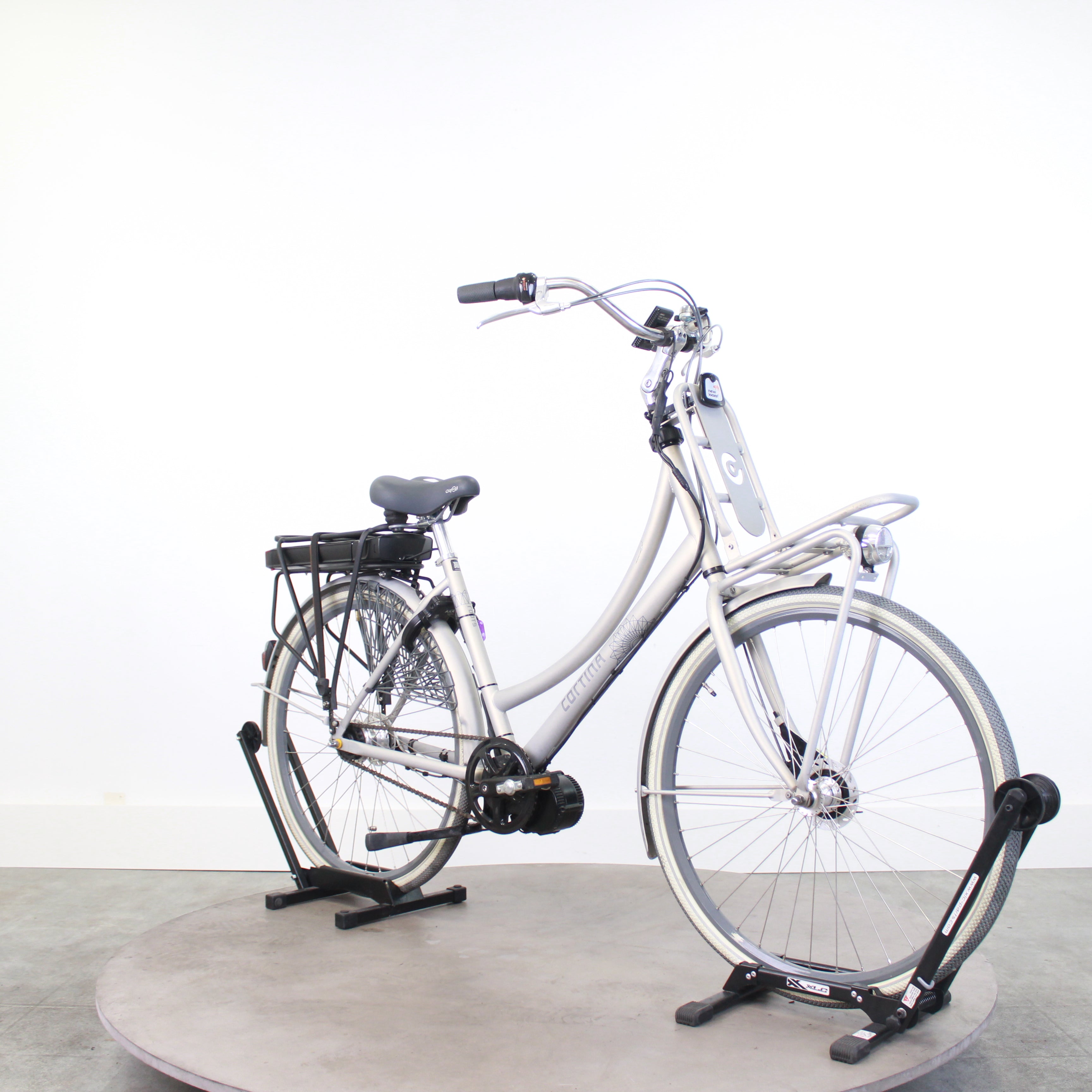 Vélo de ville électrique Cortina E-U4