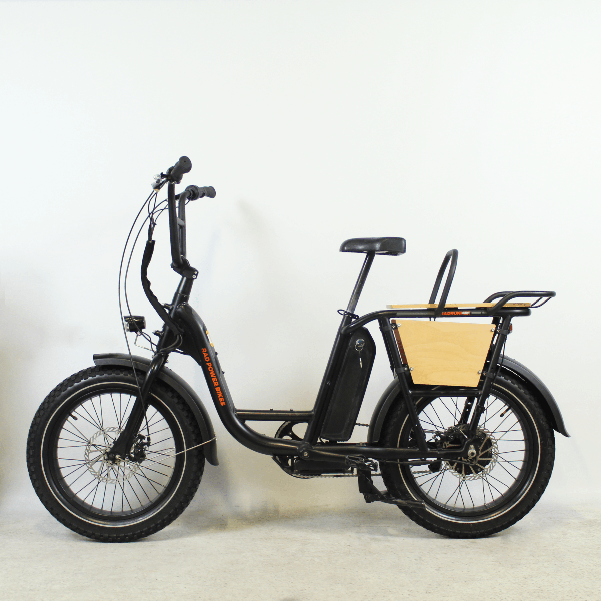 Vélo électrique reconditionné RadRunner noir + accessoires | LOEWI